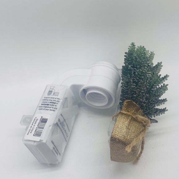 Bath and Body Works Christmas Tree Wallflower Plug - Picture 2 of 2